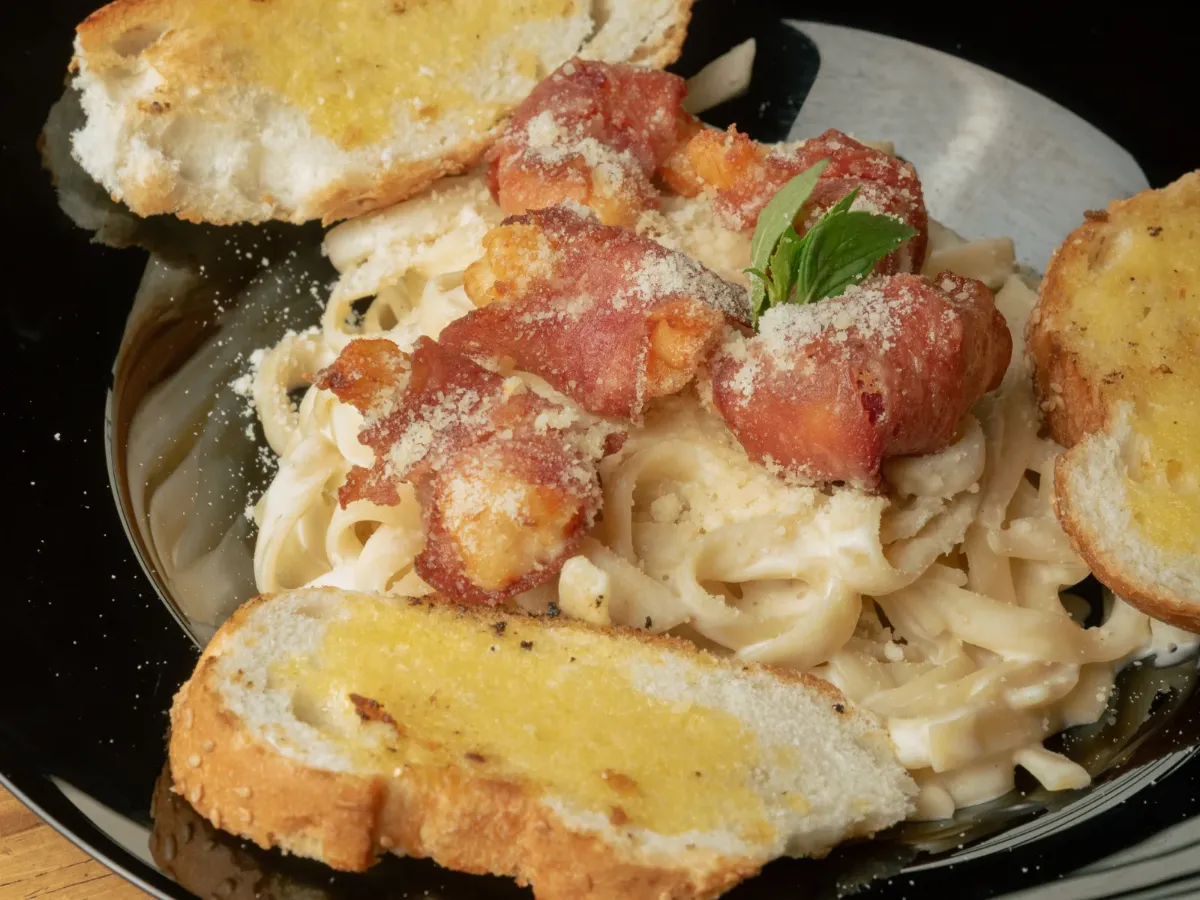 Fettuccine Alfredo
