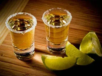 Sábado y Domingo 2x1 en Shots
